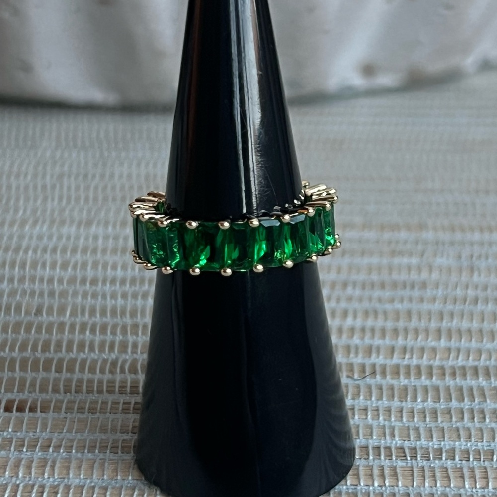 Green emerald infinity Ring - Picture 2 of 2